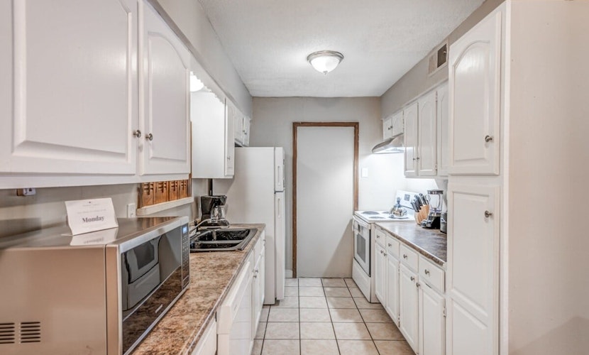 Minutes from the Airport - Wonderful Warrington