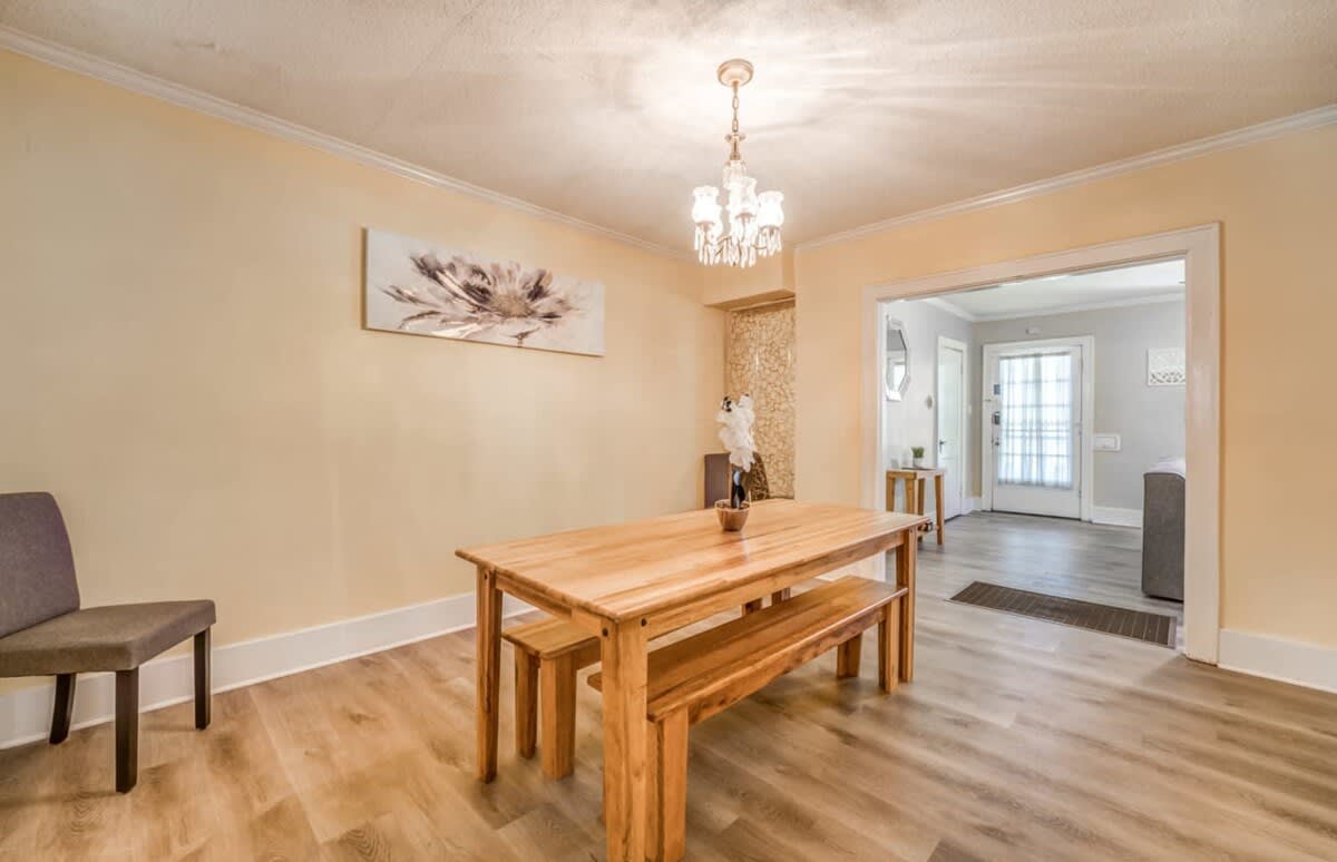 Near Shopping & Dining- Magic in Midtown- Unit A