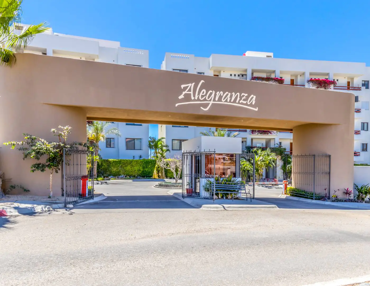 Spacious 2 BR Condo in San Jose - Pool - Tennis