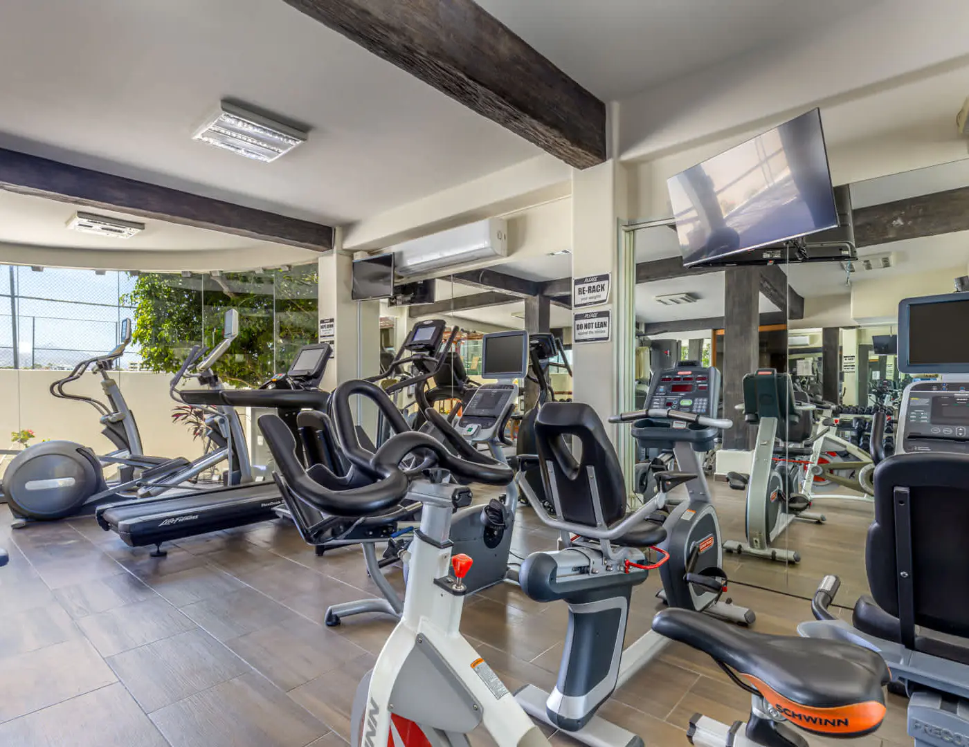 Spacious 2 BR Condo in San Jose - Pool - Tennis