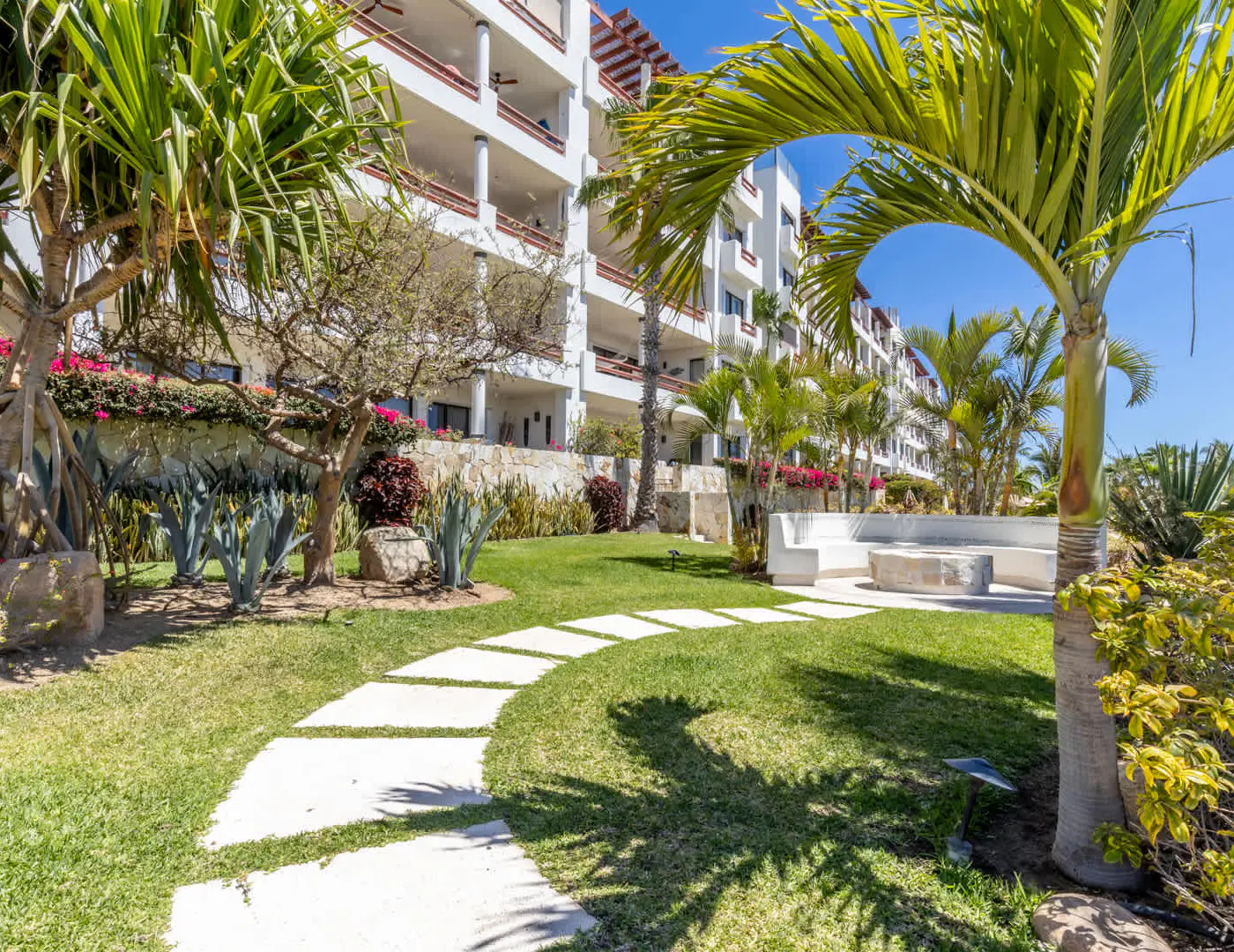 Spacious 2 BR Condo in San Jose - Pool - Tennis