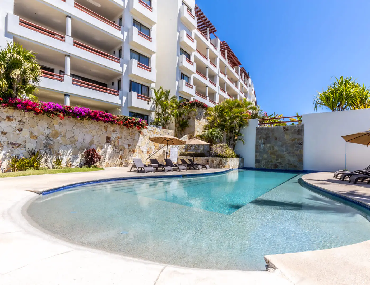 Spacious 2 BR Condo in San Jose - Pool - Tennis