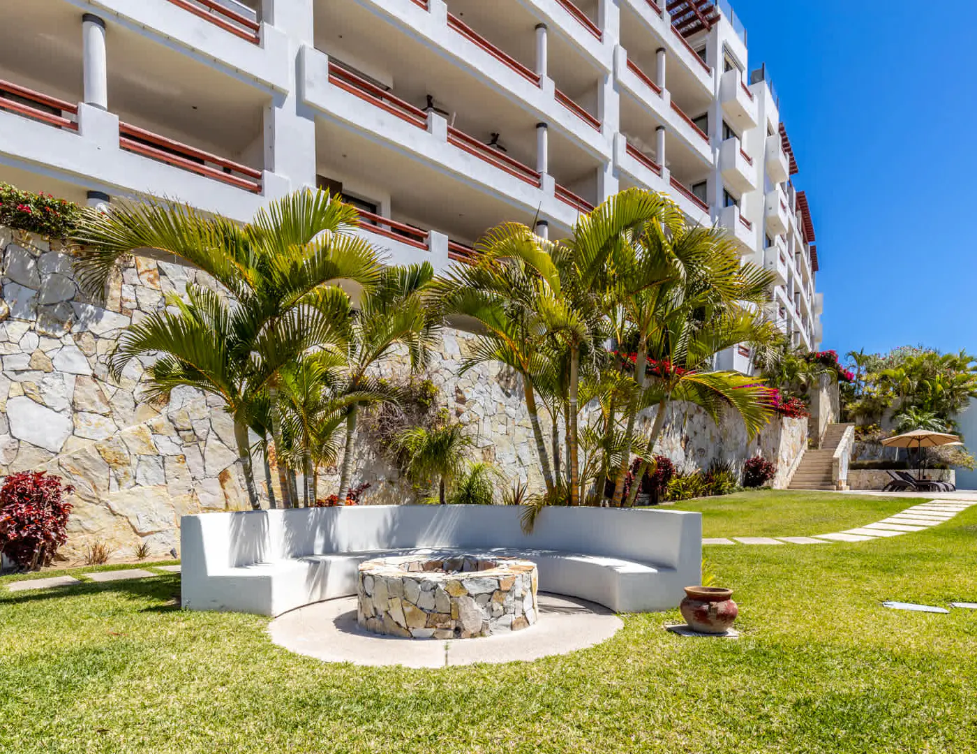 Spacious 2 BR Condo in San Jose - Pool - Tennis