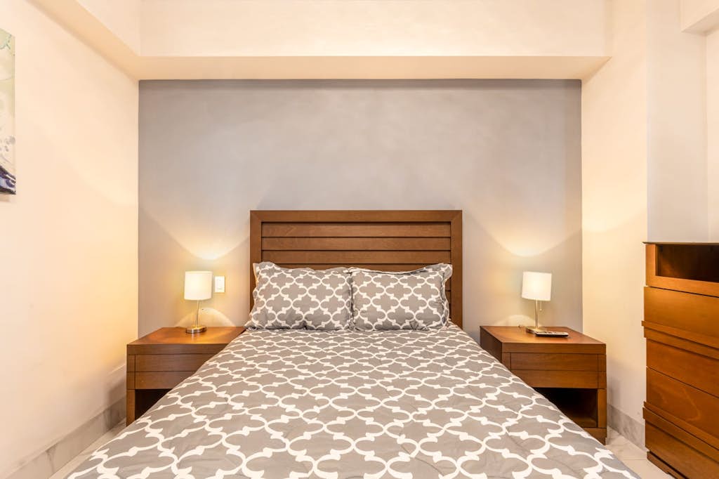 Enjoy this brand-new contemporary two-bedroom apartment close to Medano Beach, one of the most iconic beaches in Cabo San Lucas
-Important notice, the building elevator is out of service until further notice-
• One queen bed, and a double bed
• Private balcony with outdoor furniture 
• Rooftop with a pool, sun loungers, and grill.
• Fully equipped gym 
• Fully equipped kitchen and fast Wi-Fi 
• Seven minutes walking distance to Medano Beach
• Air conditioning in all rooms
• One parking space available
• 24/7 security staff