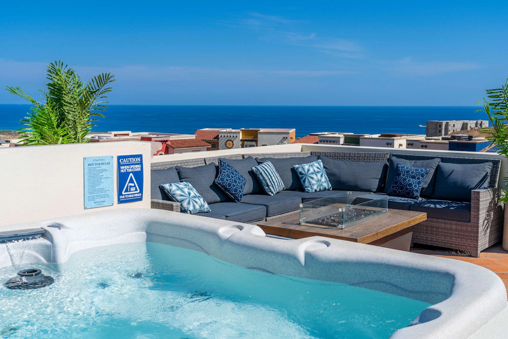 Luxury House. Ocean View Roof Top. Private jacuzzi