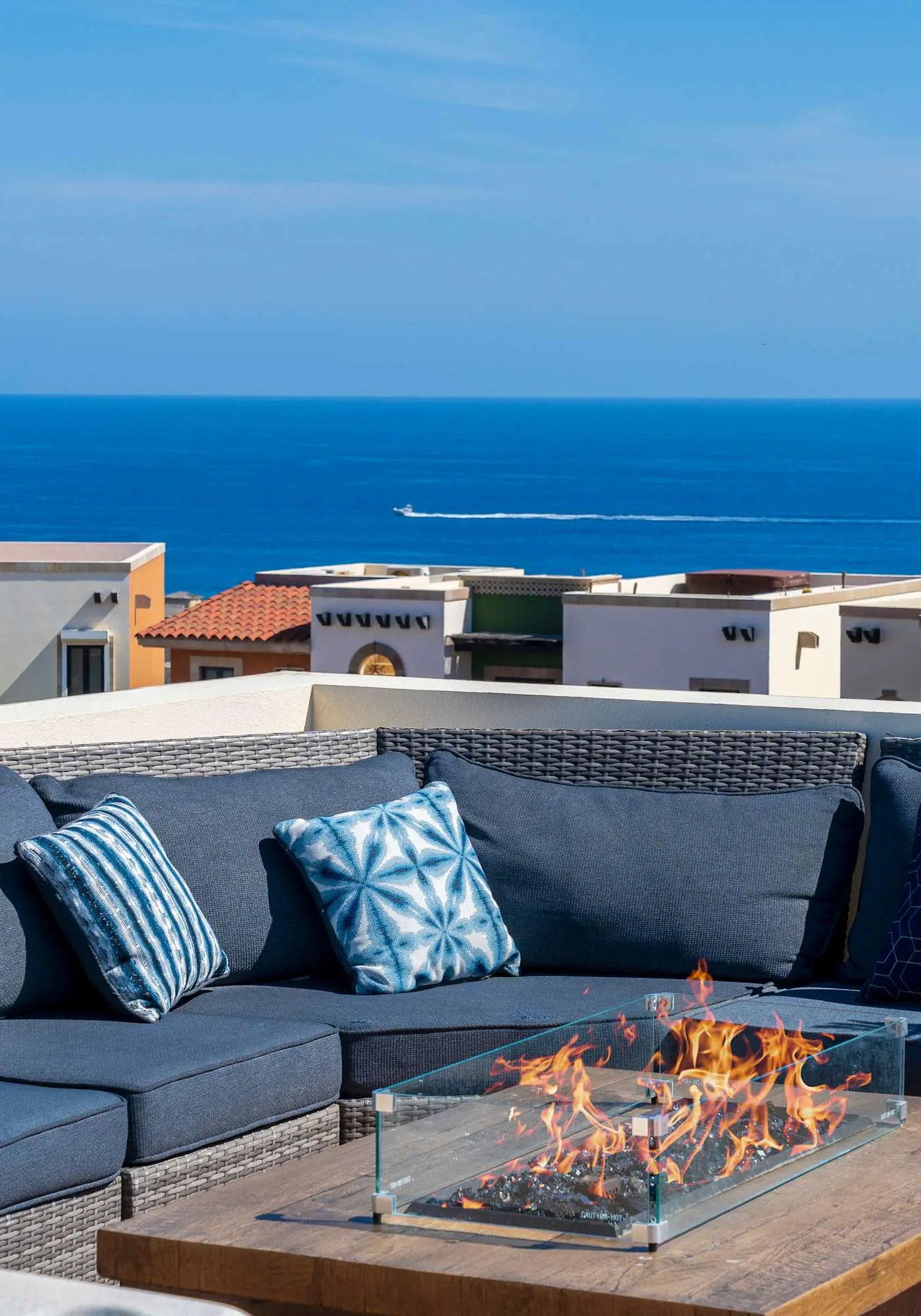 Luxury House. Ocean View Roof Top. Private jacuzzi