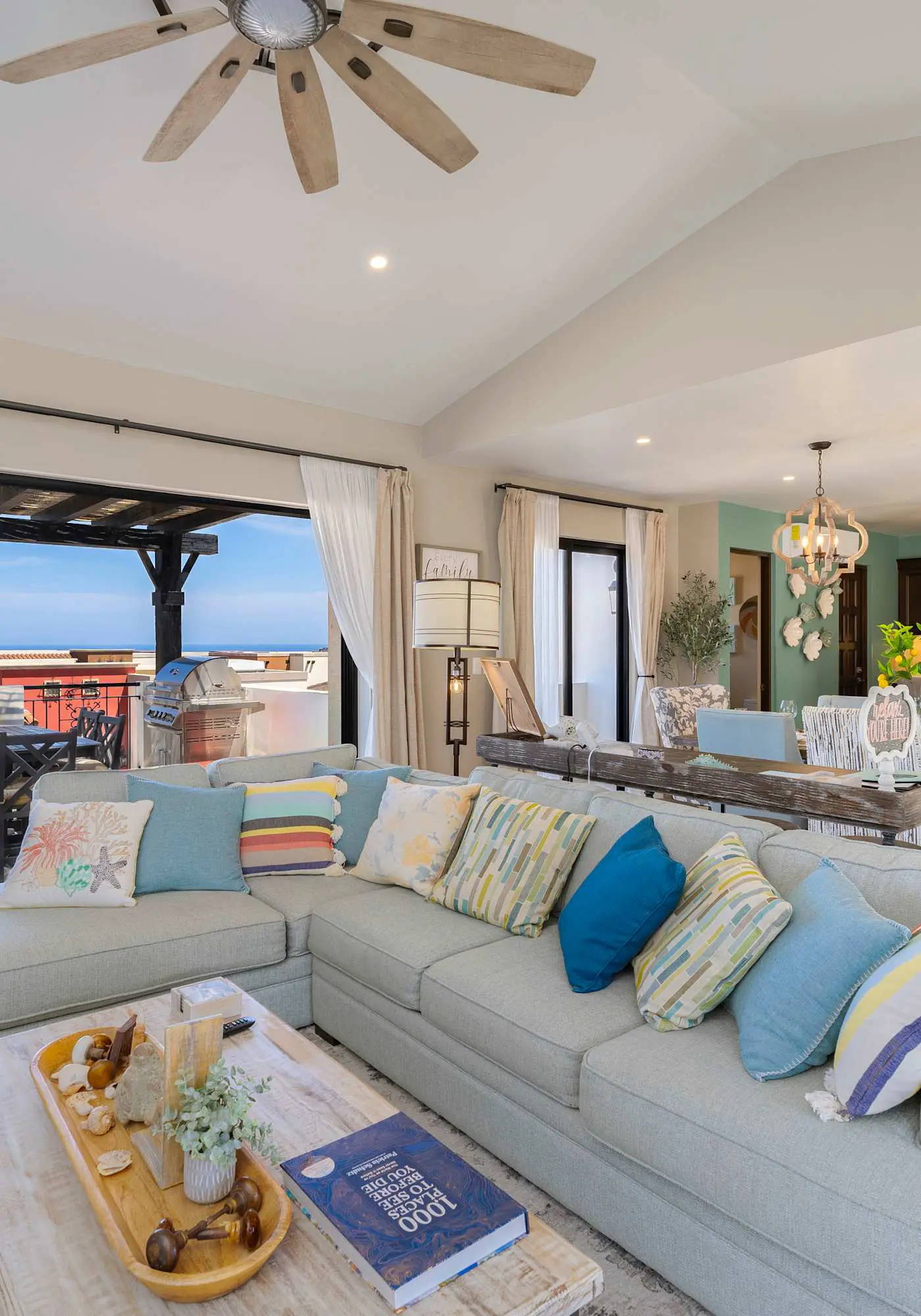 Luxury House. Ocean View Roof Top. Private jacuzzi