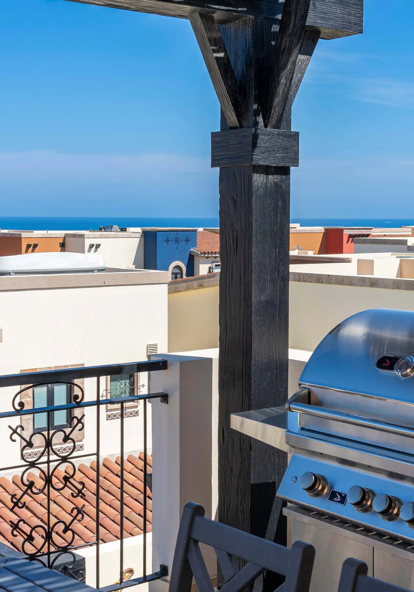 Luxury House. Ocean View Roof Top. Private jacuzzi