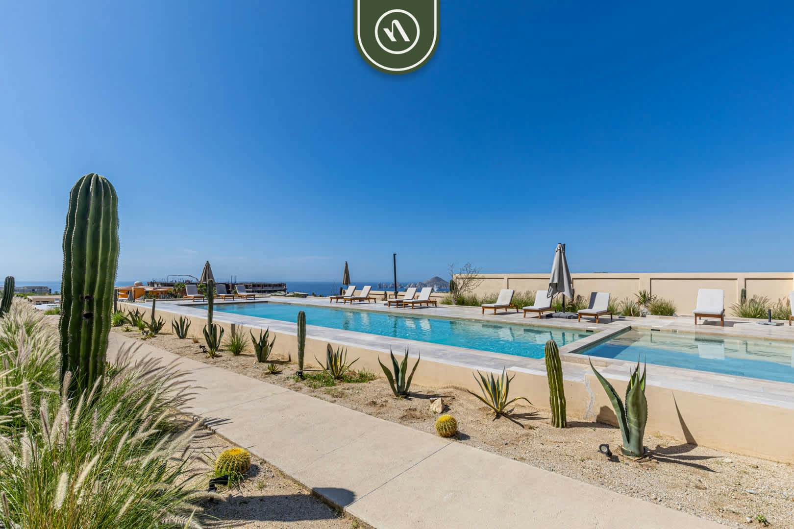 Luxury 2 BR Condo - Oceanview Pool - Gym