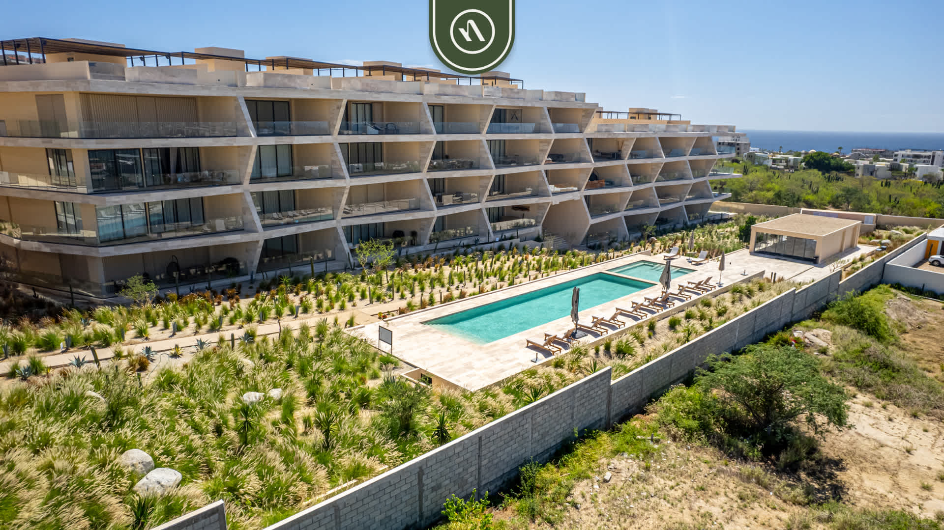 Luxury 2 BR Condo - Oceanview Pool - Gym