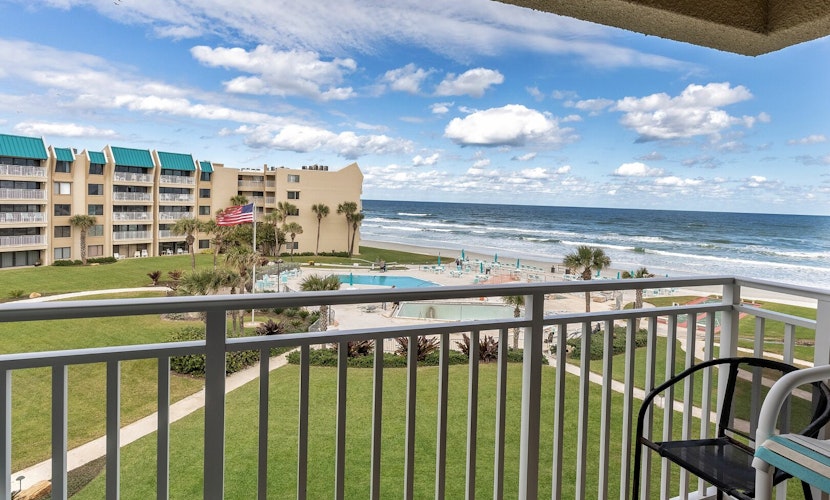 Oceanview Retreat | No-Drive Beach | Relaxing Escape for Couples & Snowbirds