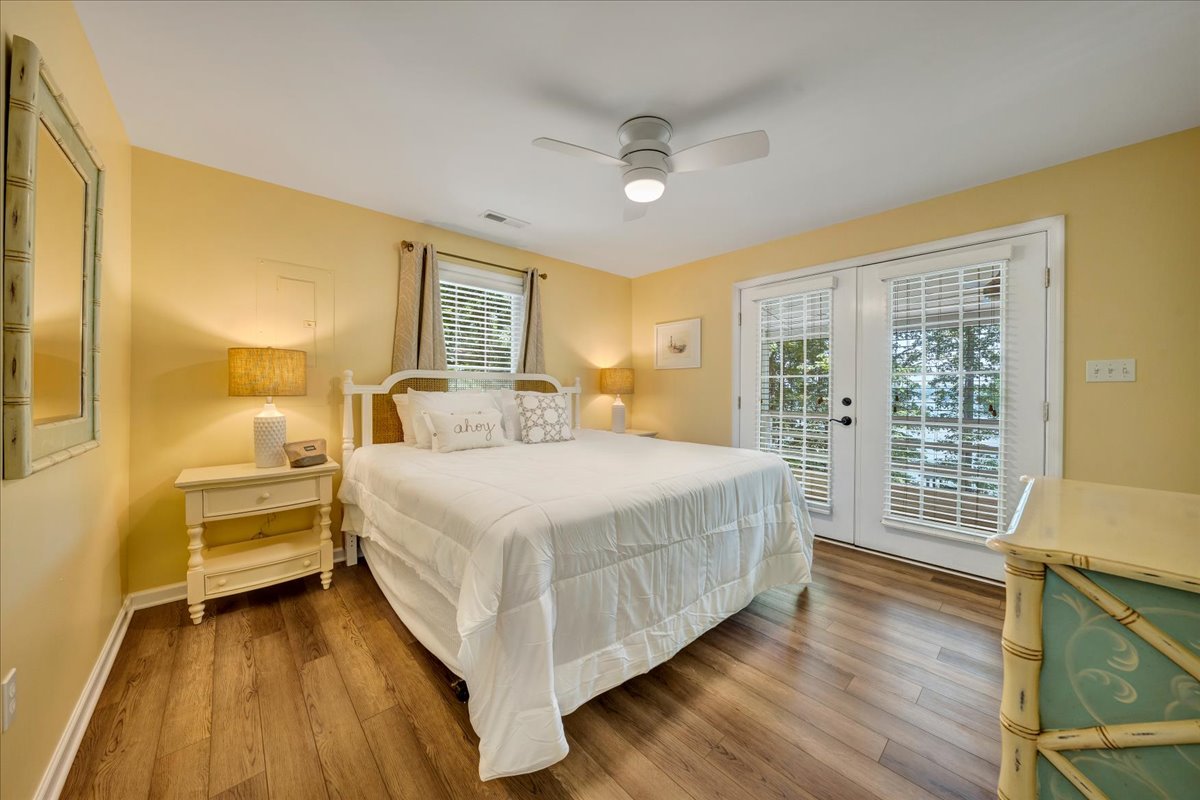 Lake Reflections - Lakefront with private dock, & Fire pit