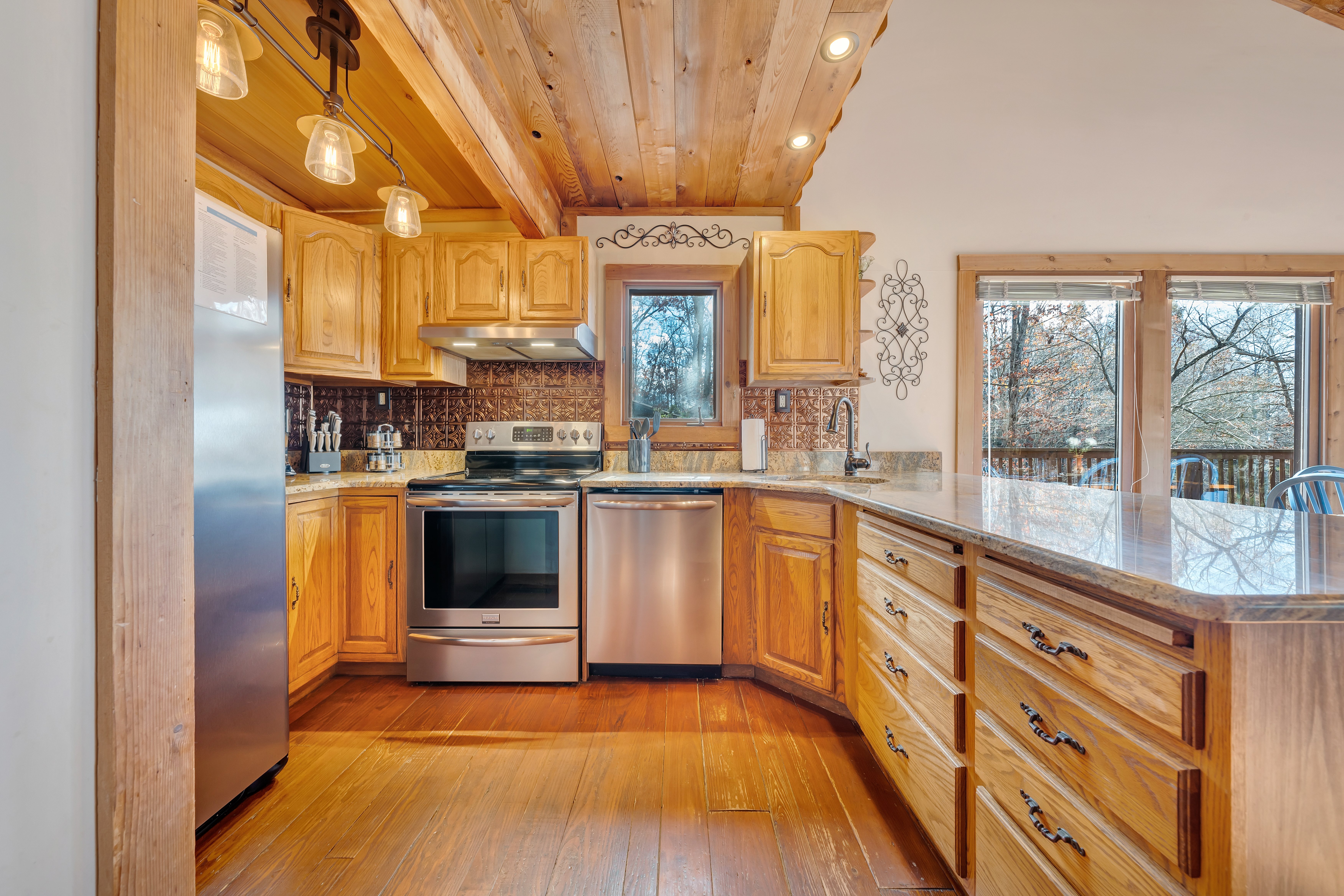 Lakeside Lodge - Lakefront home with private dock & hot tub