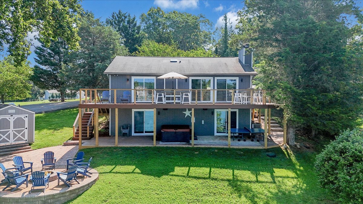 Lakeside Sunsets - Private Dock, Hot Tub & Firepit