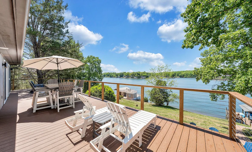Lakeside Sunsets - Private Dock, Hot Tub & Firepit