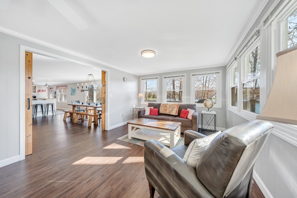 Lake Point Retreat - Lakefront Home with Hot Tub, Fire pit & Game room