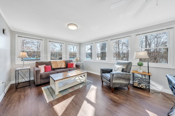 Lake Point Retreat - Lakefront Home with Hot Tub, Fire pit & Game room