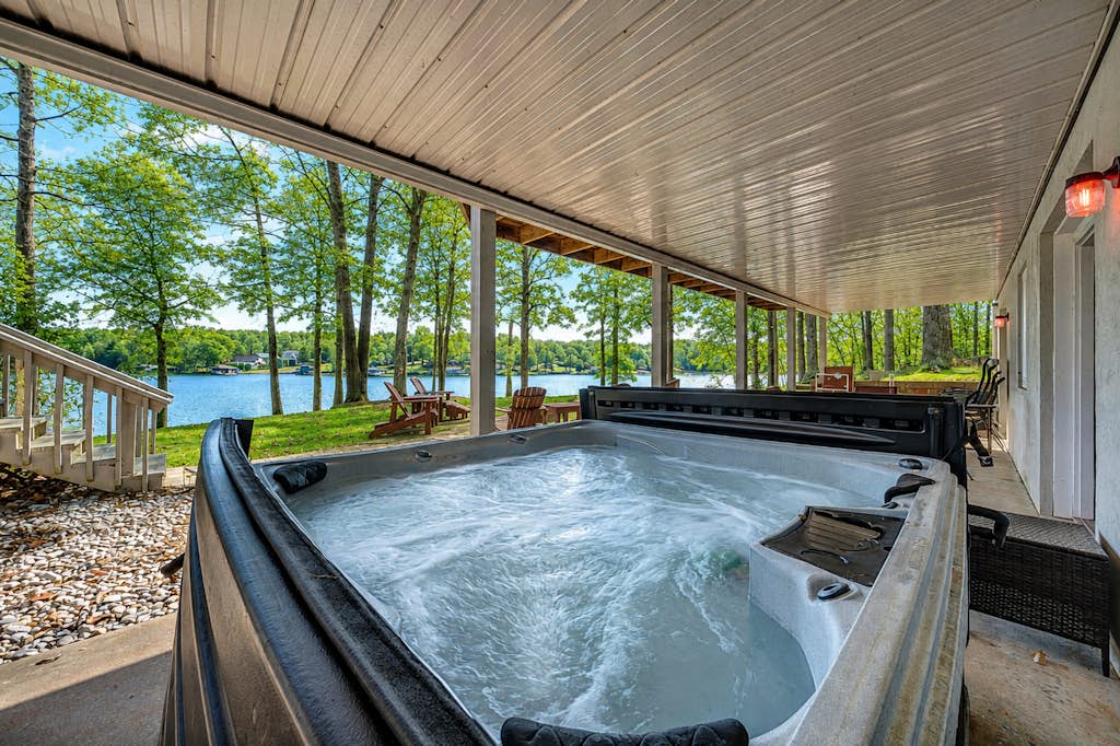 Lake Point Retreat - Lakefront Home with Hot Tub, Fire pit & Game room