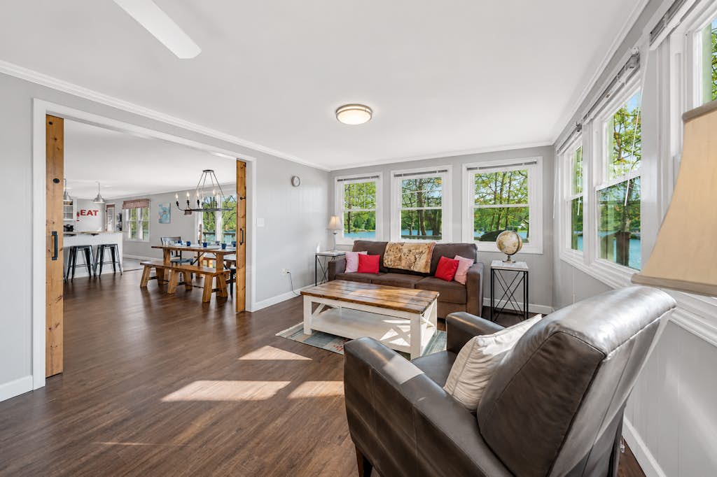 Lake Point Retreat - Lakefront Home with Hot Tub, Fire pit & Game room