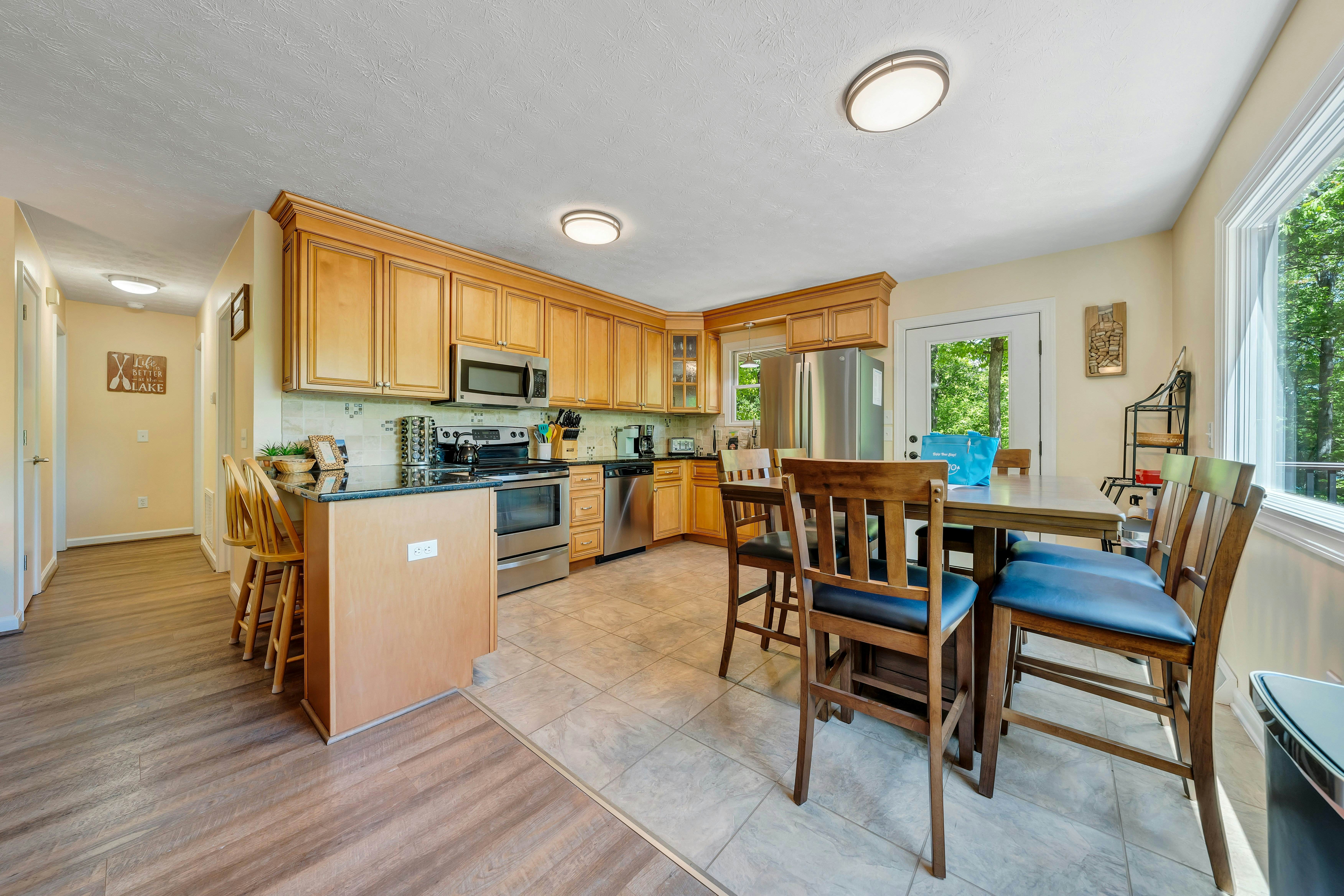 LAKE Sunrise Retreat