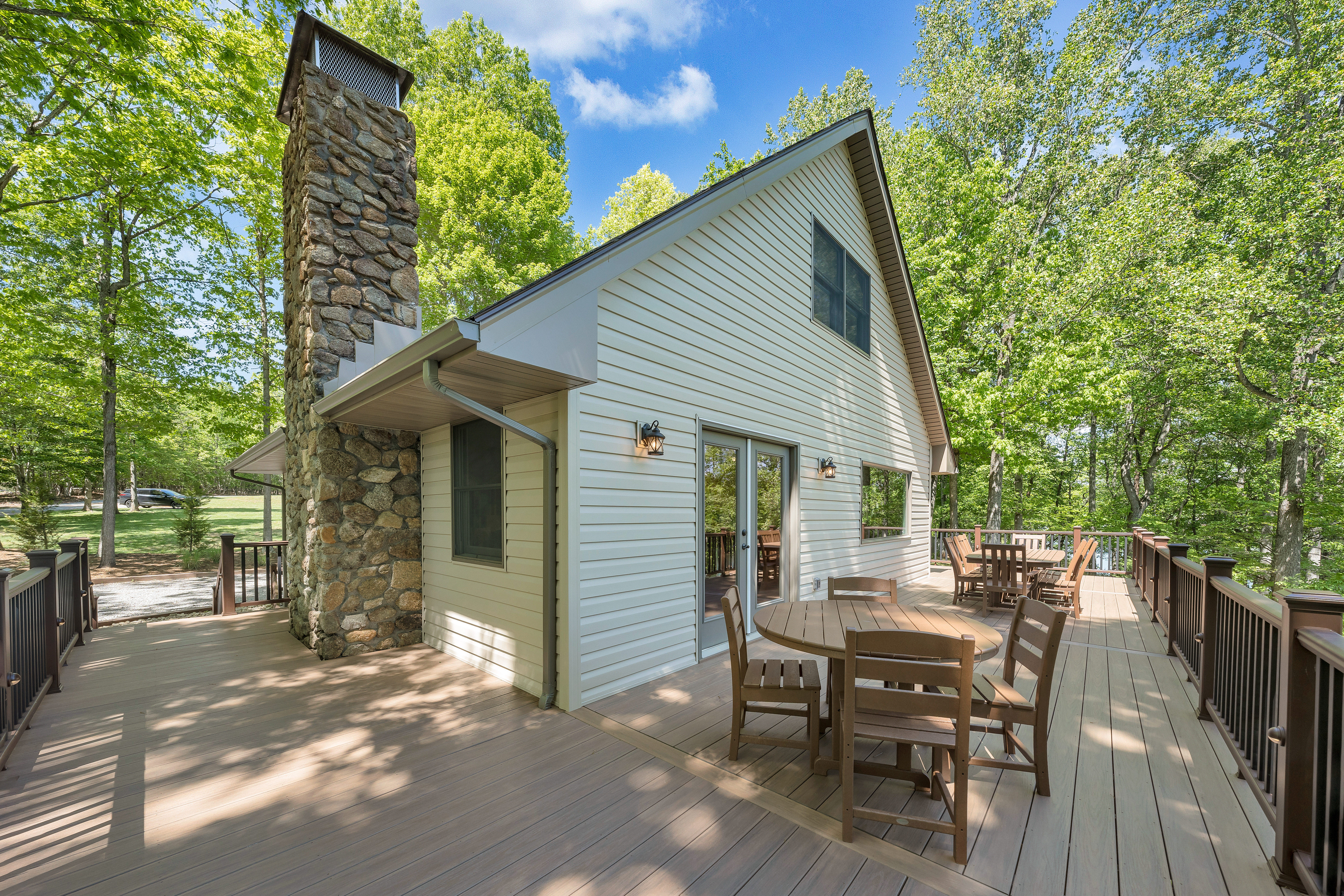 LAKE Sunrise Retreat