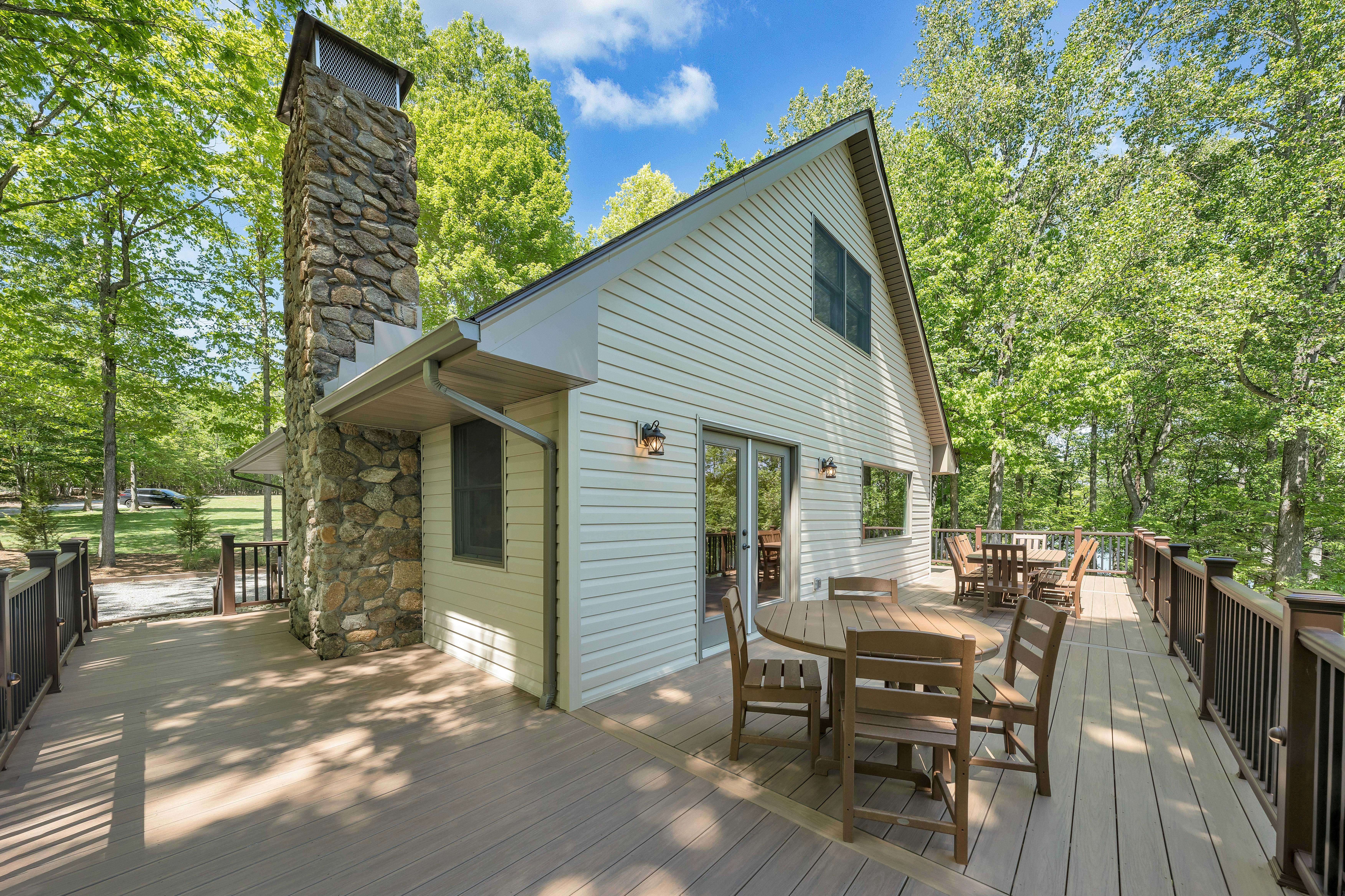 LAKE Sunrise Retreat