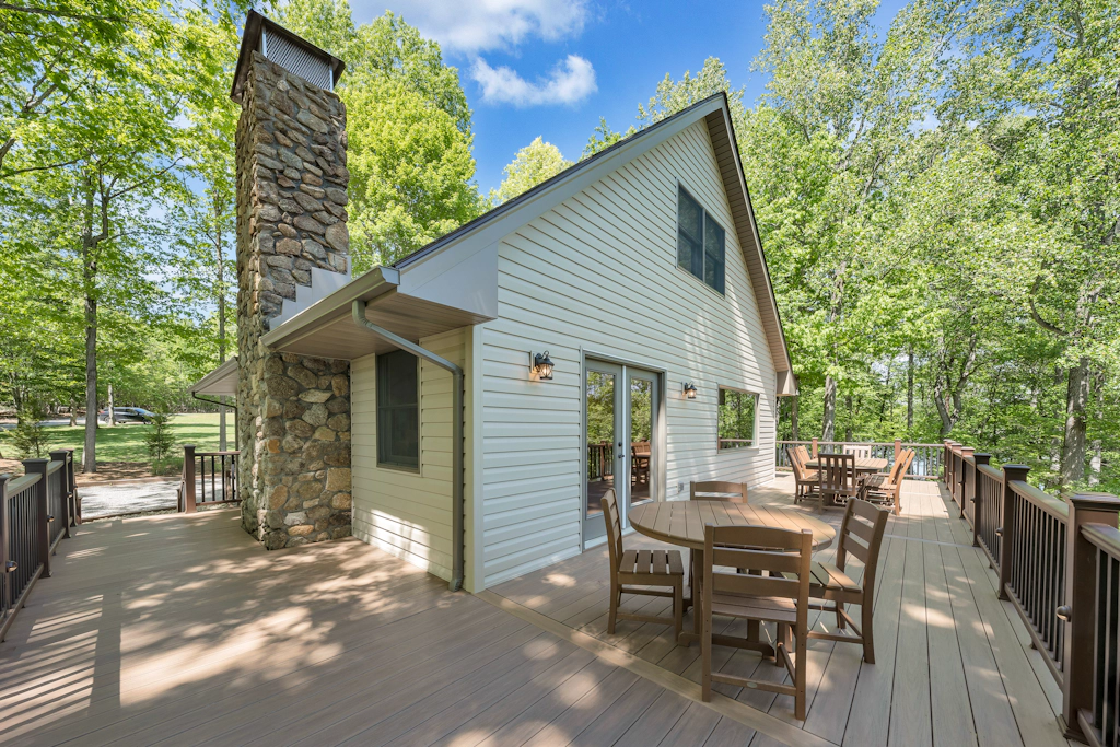 LAKE Sunrise Retreat