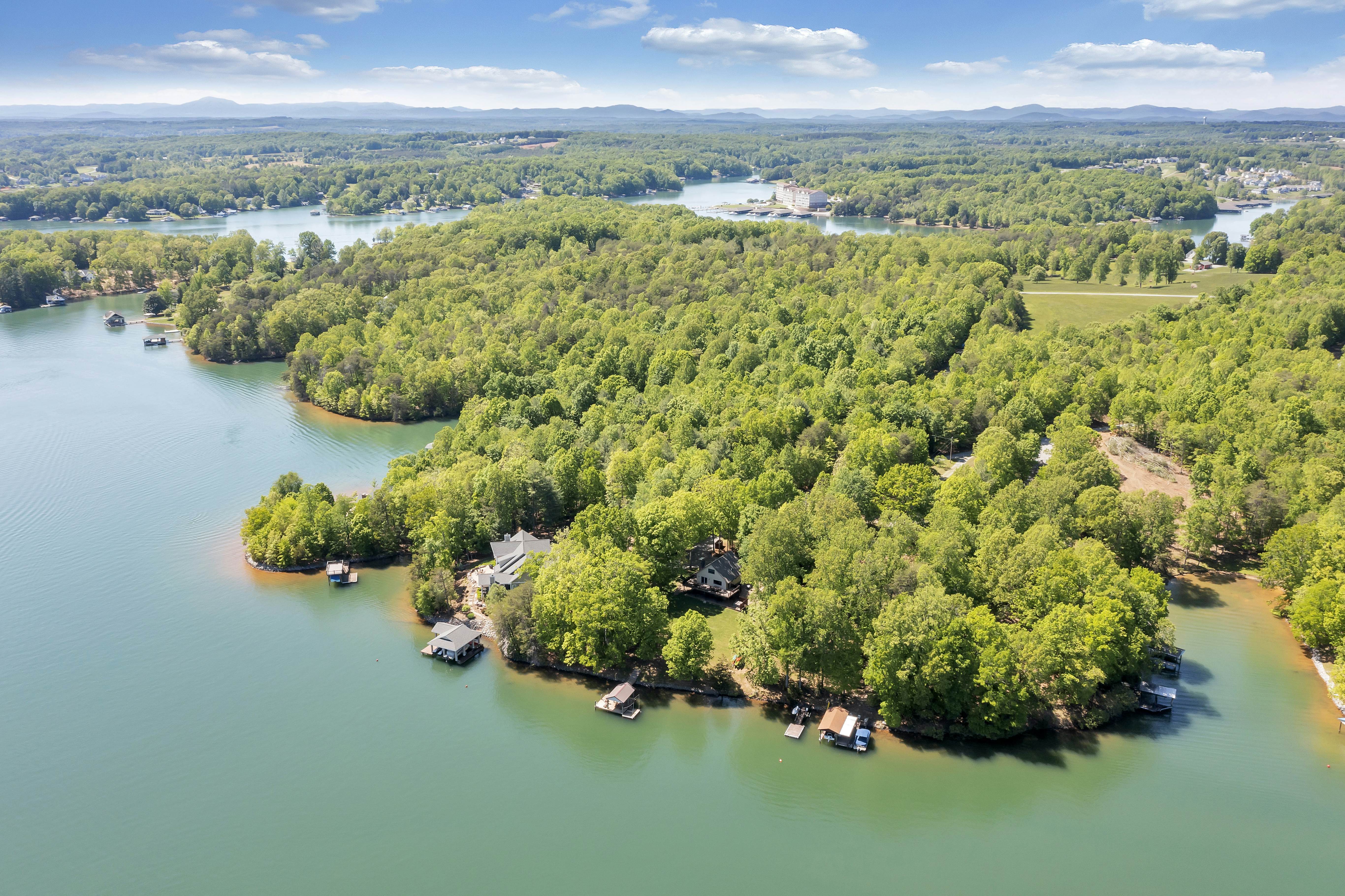 LAKE Sunrise Retreat