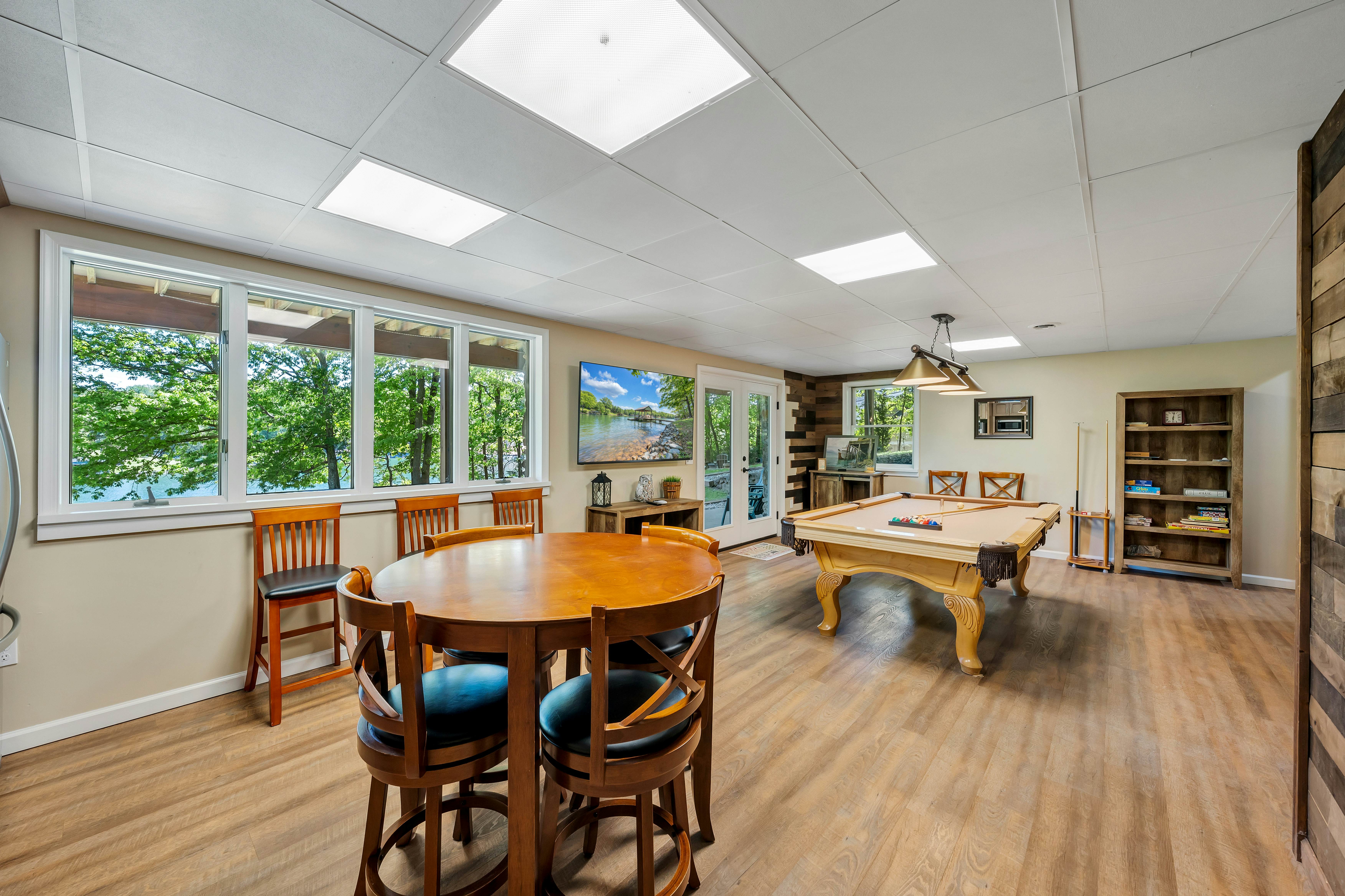 LAKE Sunrise Retreat