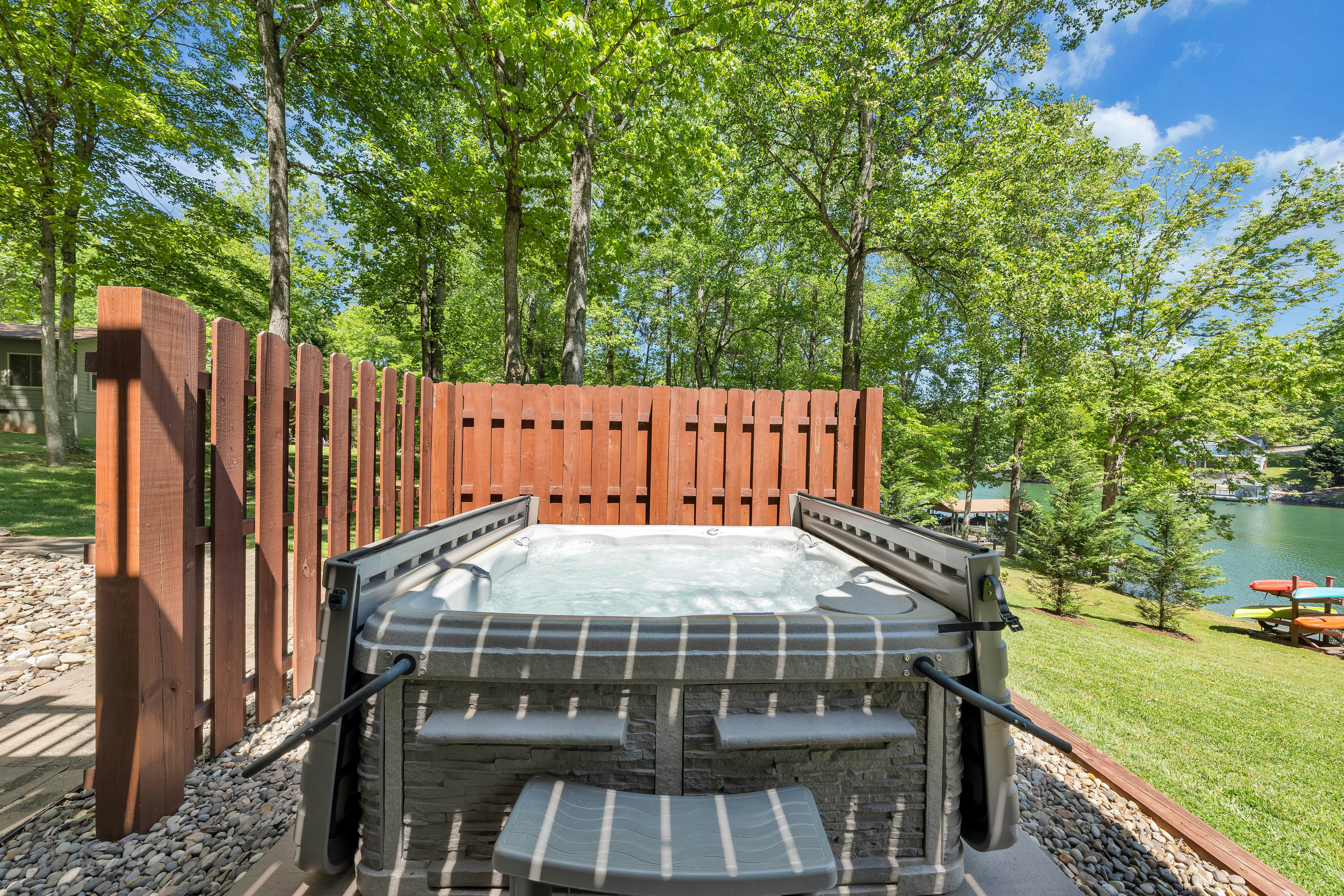 LAKE Sunrise Retreat