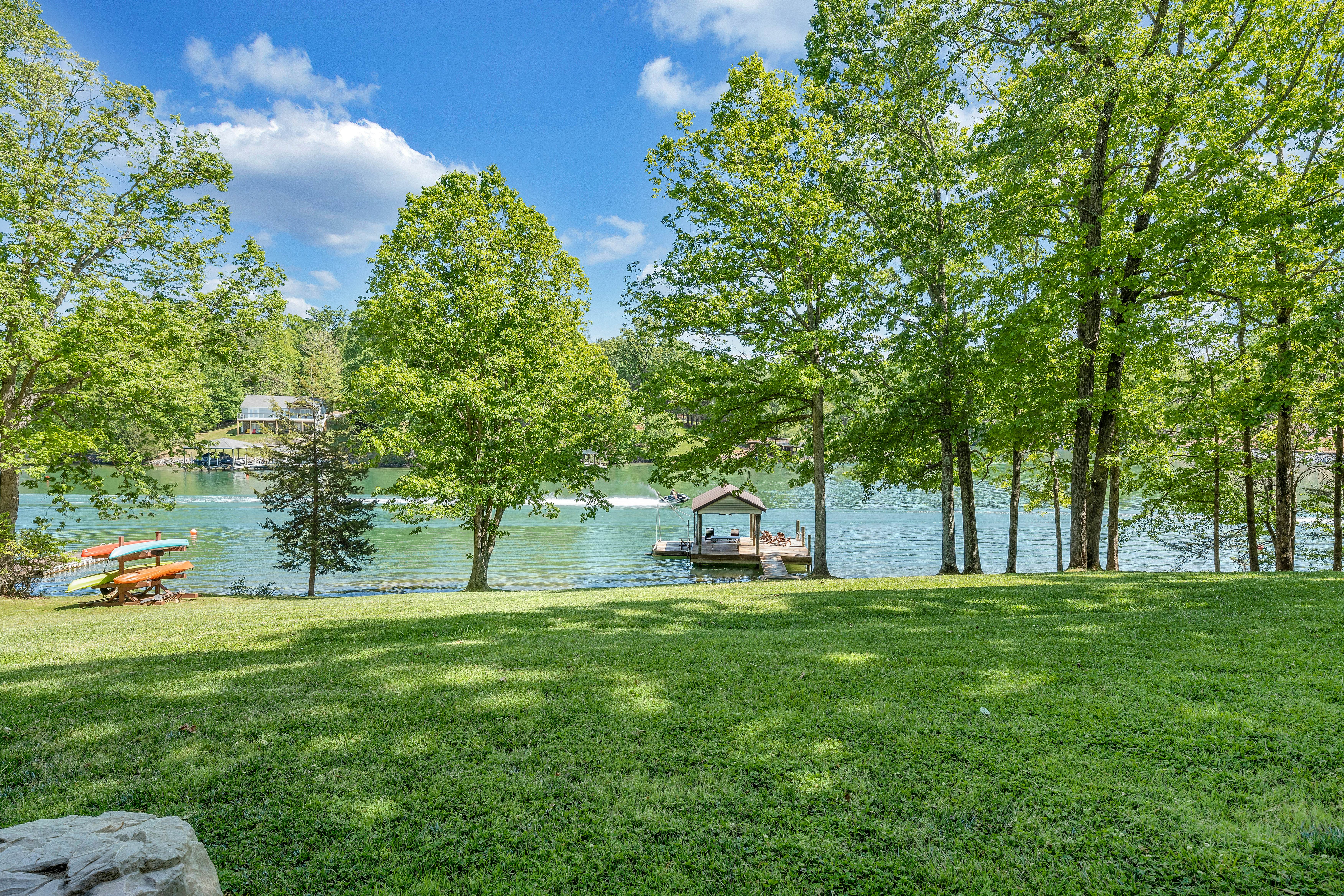 LAKE Sunrise Retreat