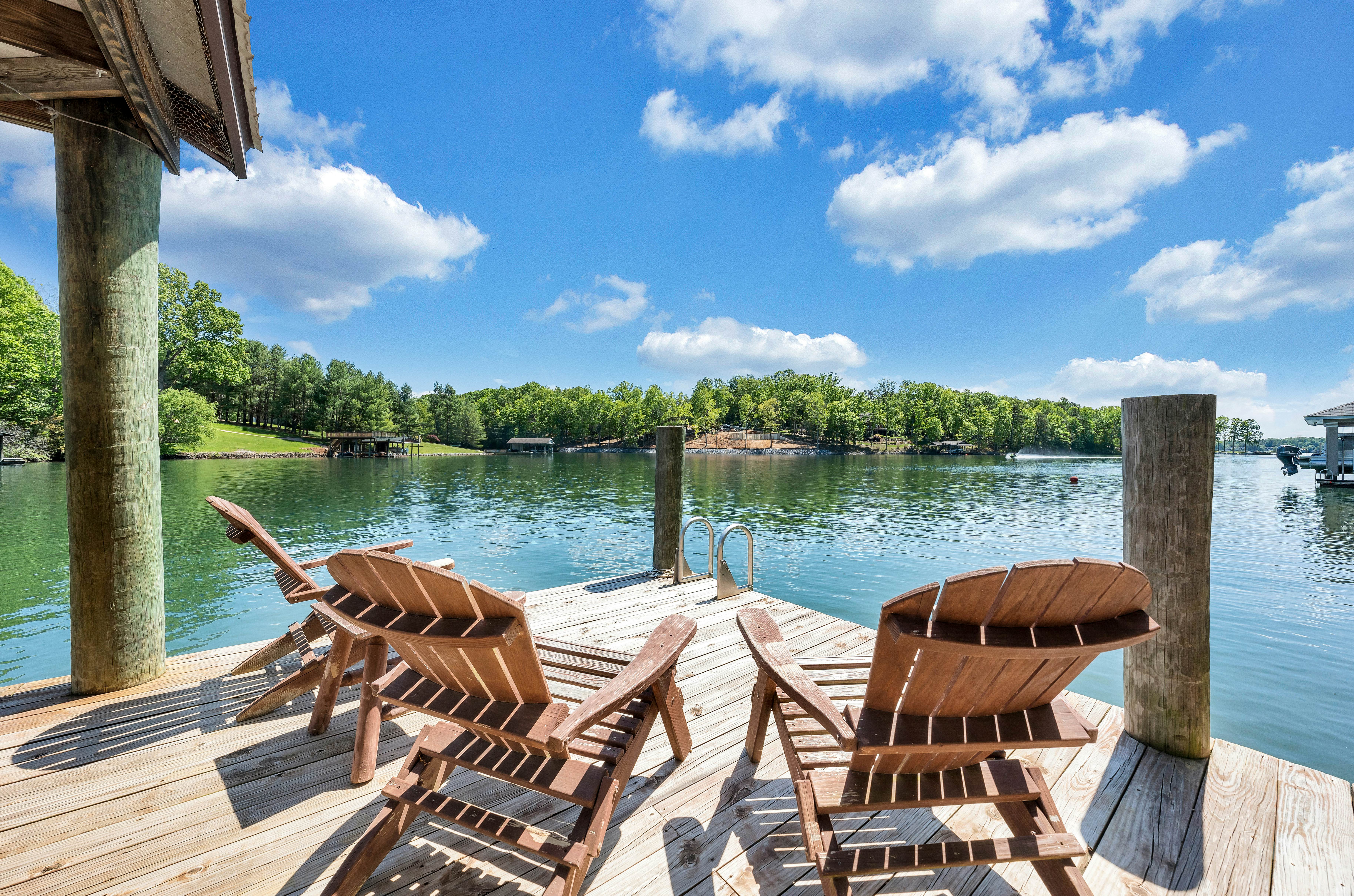 LAKE Sunrise Retreat