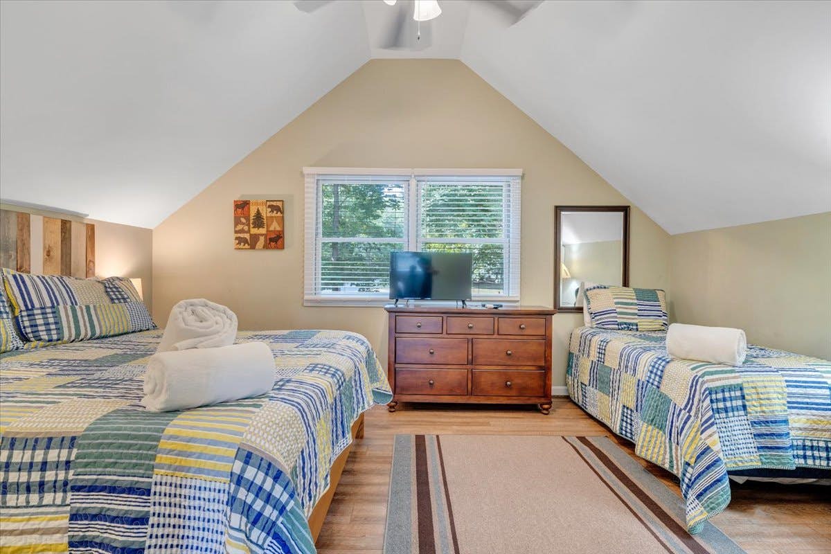 LAKE Sunrise Retreat