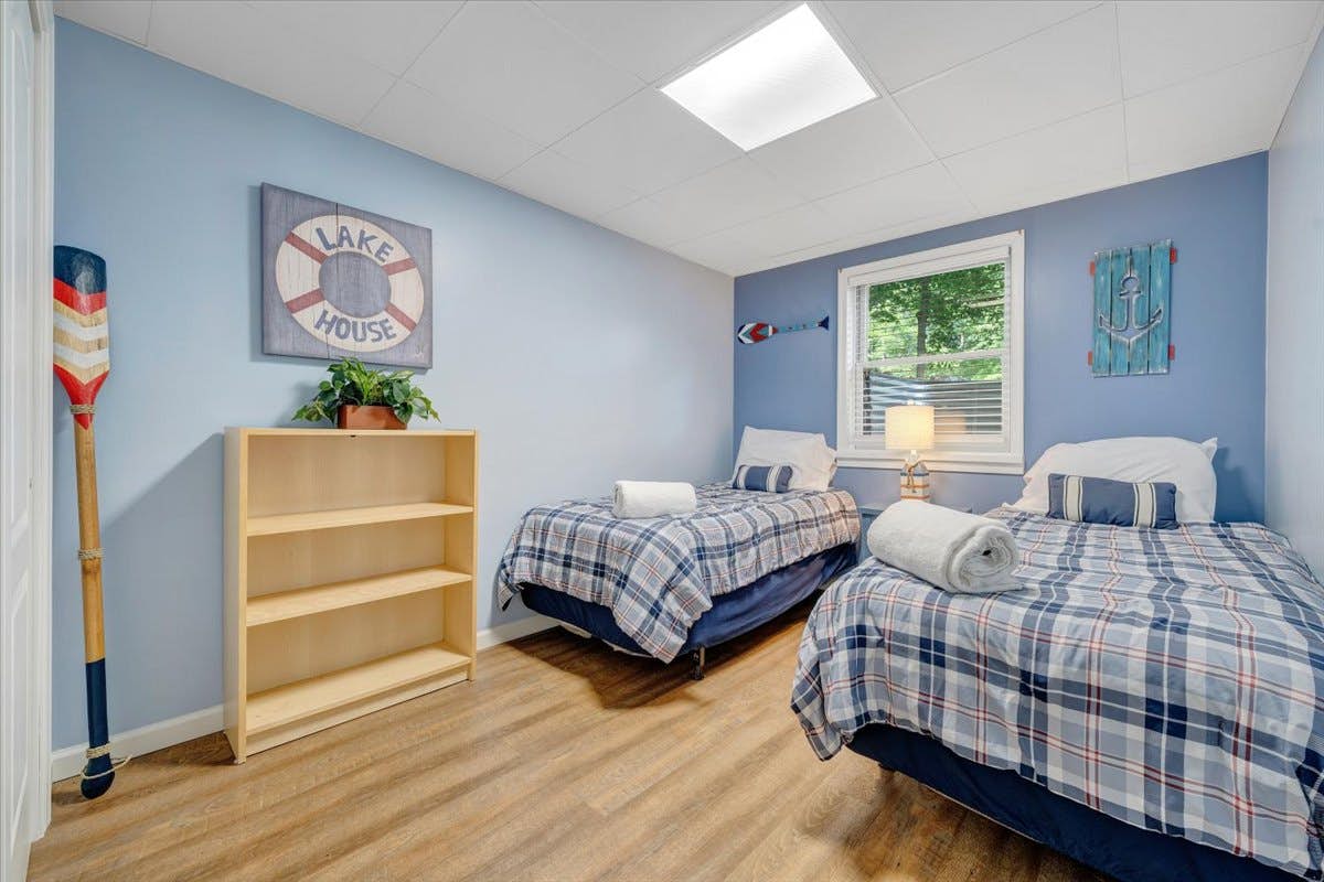 LAKE Sunrise Retreat