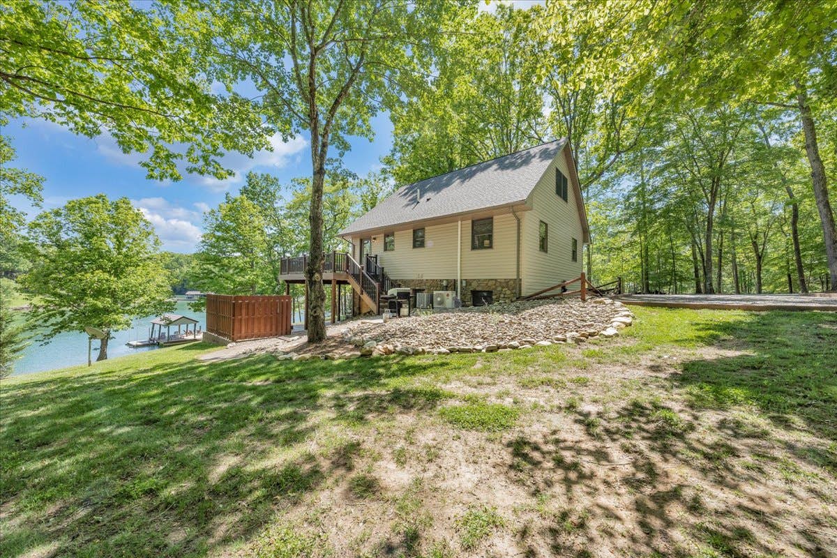 LAKE Sunrise Retreat