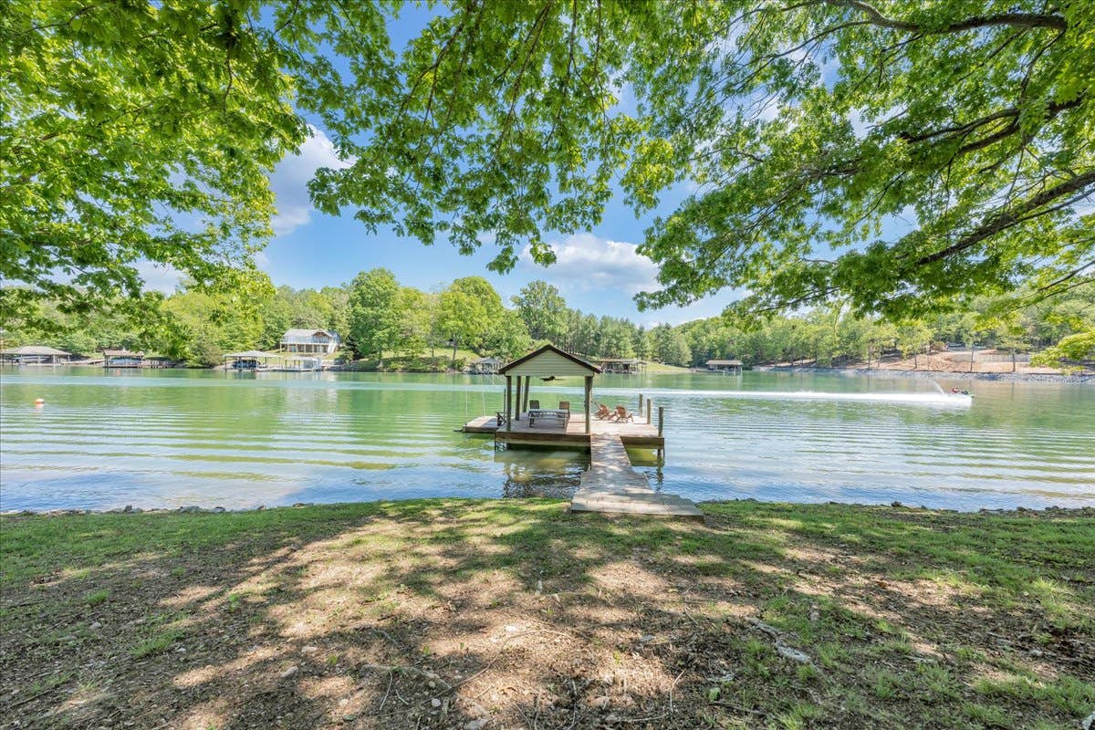 LAKE Sunrise Retreat