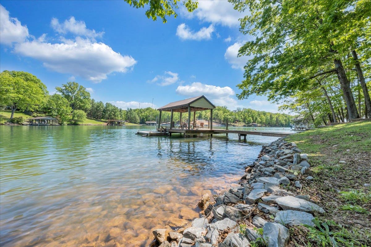 LAKE Sunrise Retreat