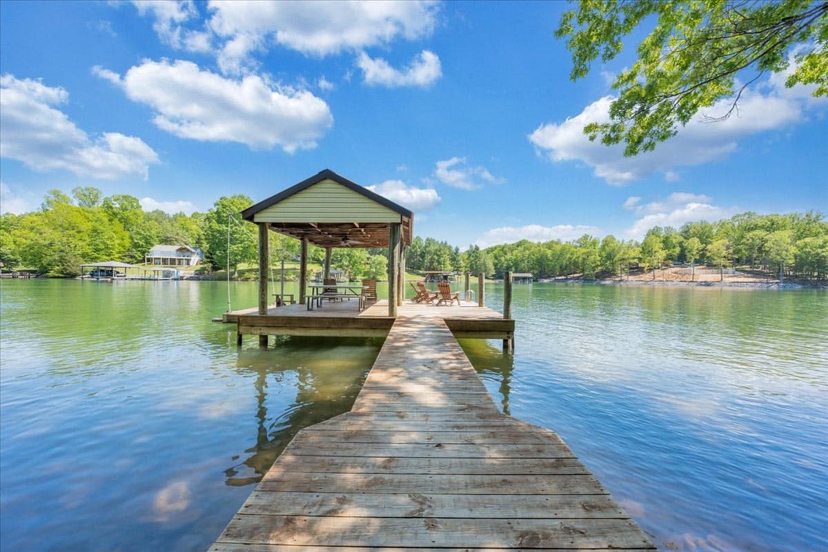 LAKE Sunrise Retreat