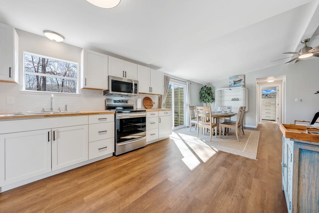 Lake Starboard - Lakefront w/ Private Dock & Fire Pit