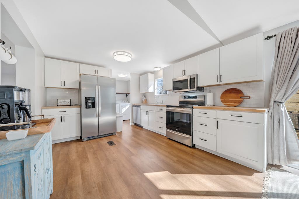 Lake Starboard - Lakefront w/ Private Dock & Fire Pit