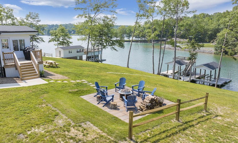 Lake Starboard - Lakefront w/ Private Dock & Fire Pit