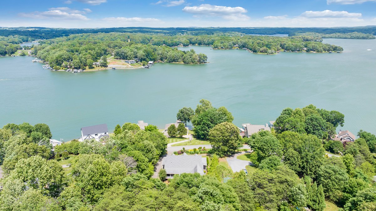 Lake Lookout - Private Home with lake views & Game room