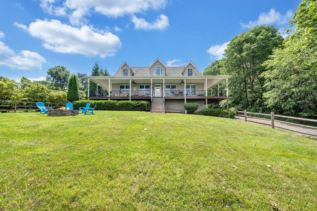 Lake Lookout - Private Home with lake views & Game room