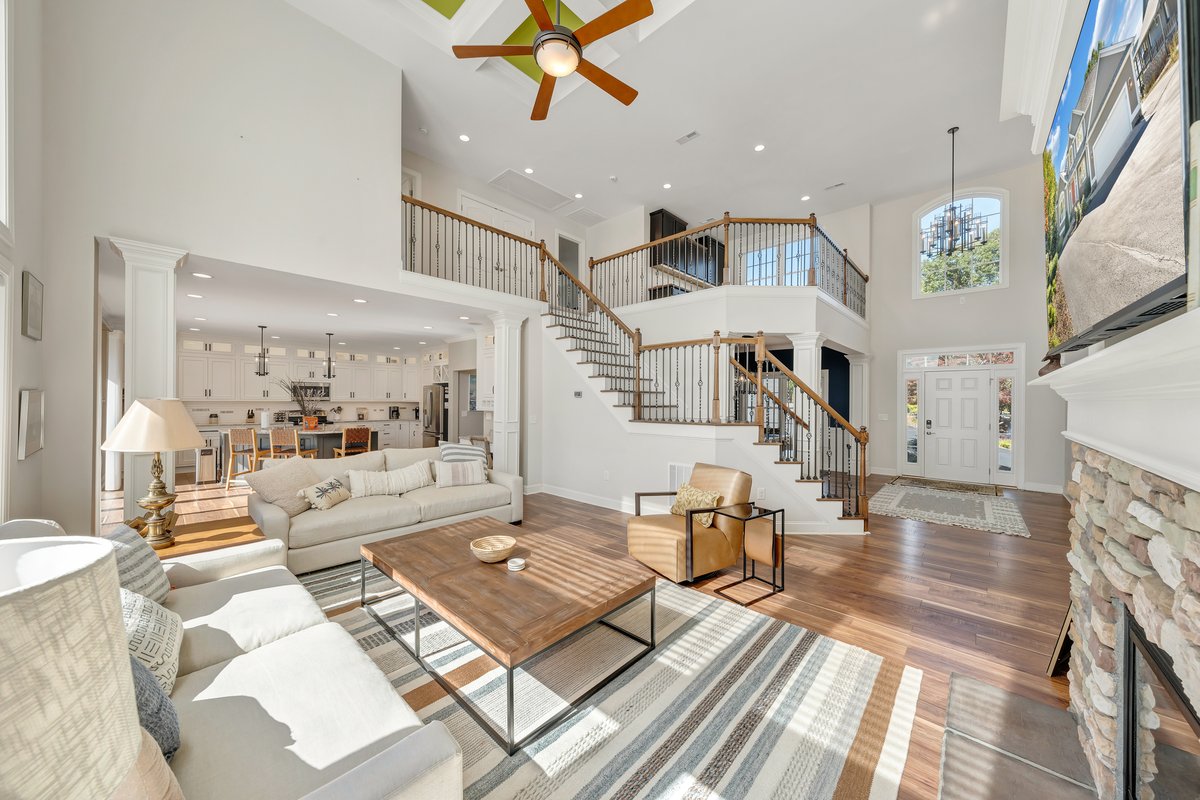 Lake Paradiso - Lakefront Home with Private Dock