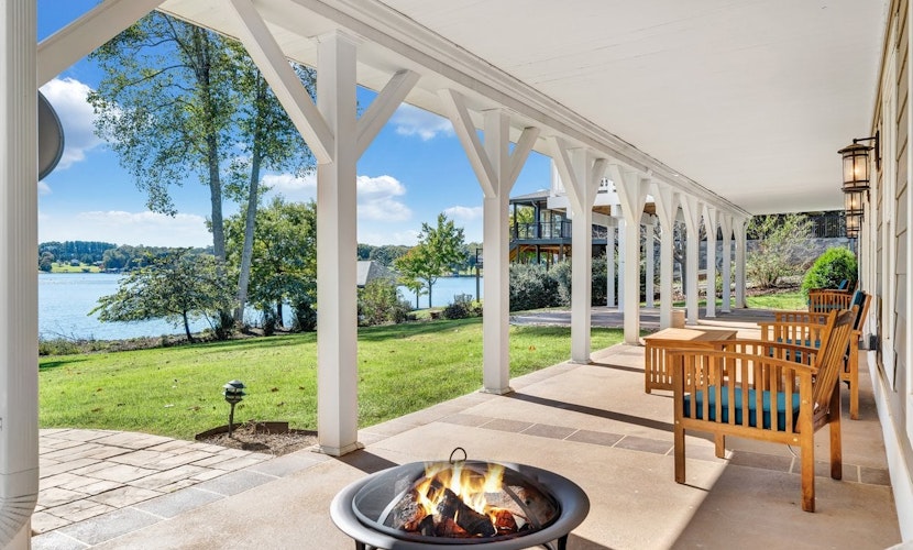 Lake Paradiso - Lakefront Home with Private Dock