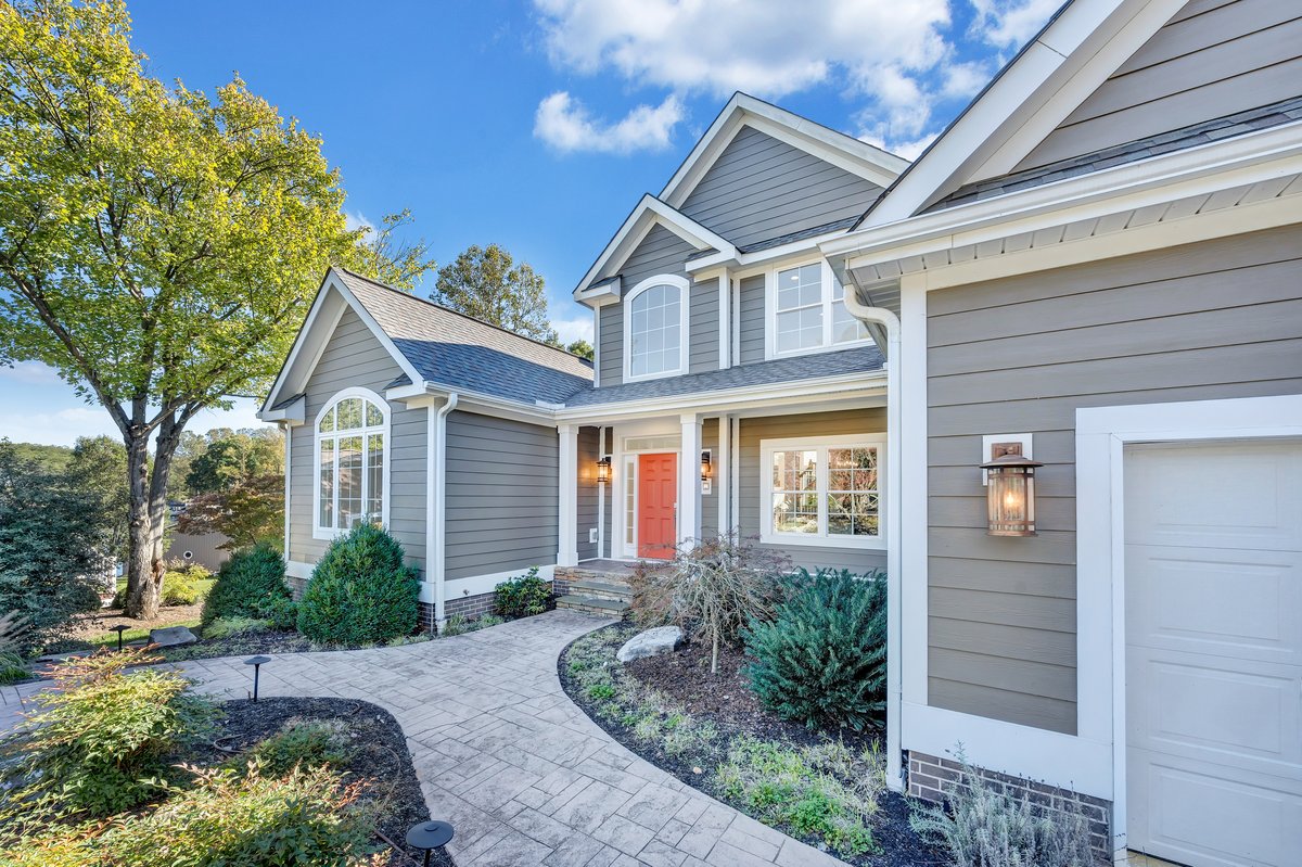 Lake Paradiso - Lakefront Home with Private Dock