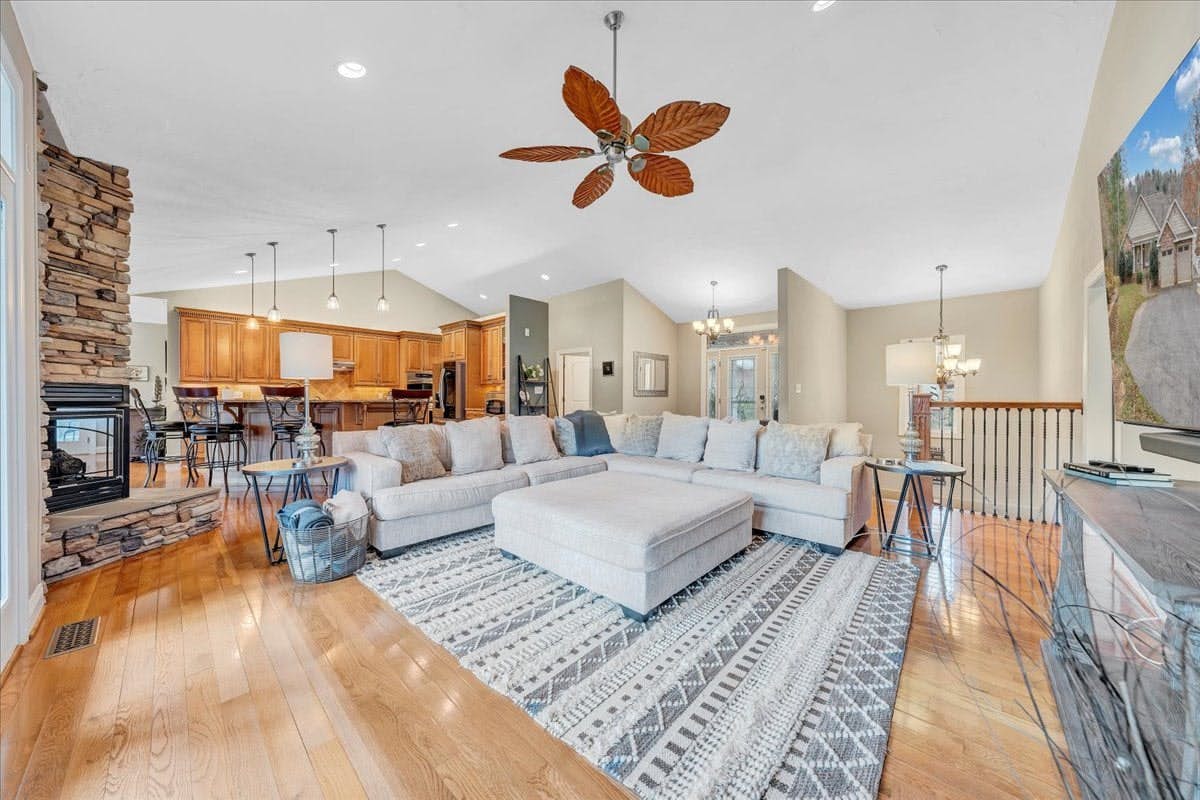 LAKE Great Escape on Smith Mountain Lake