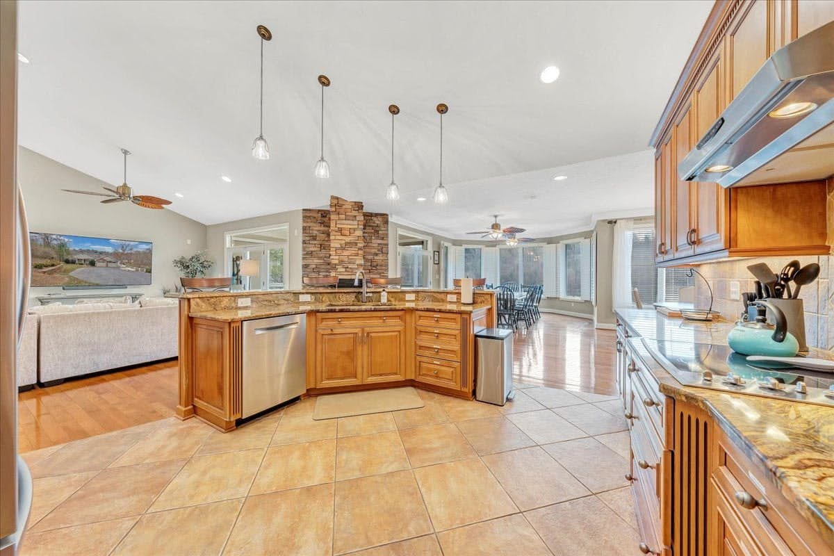 LAKE Great Escape on Smith Mountain Lake