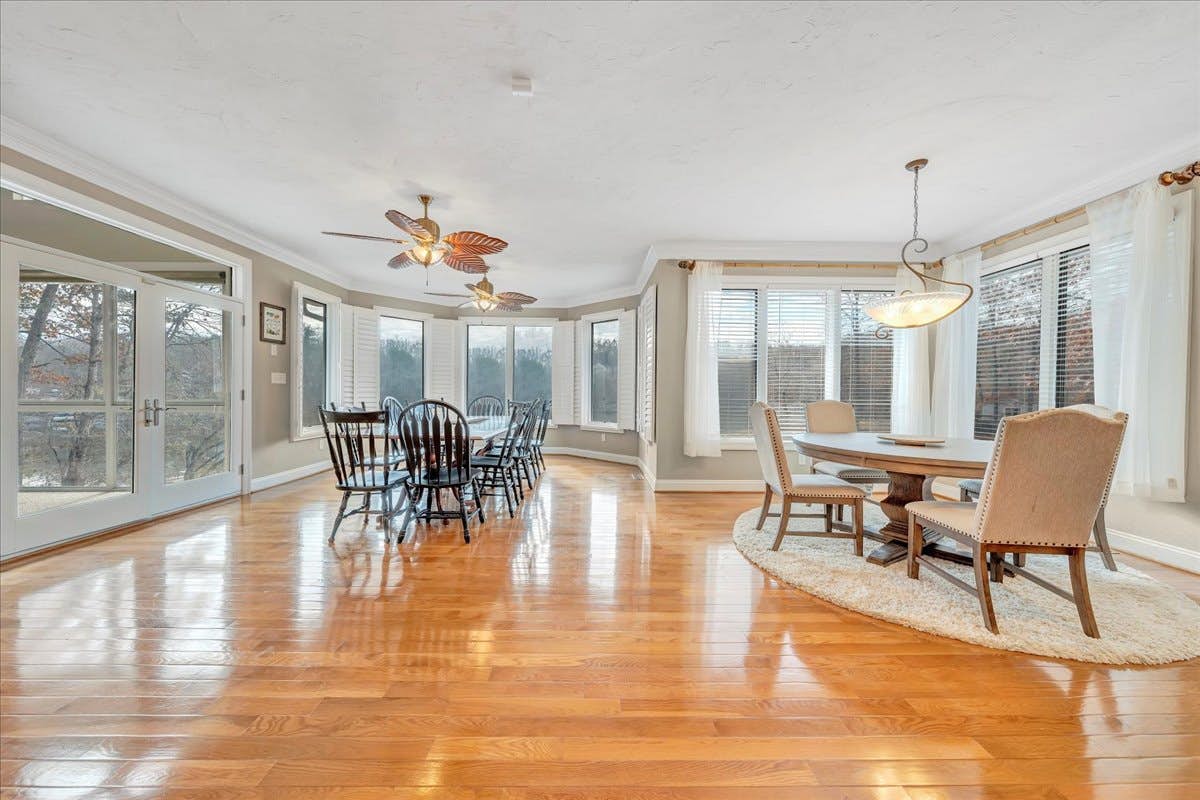 LAKE Great Escape on Smith Mountain Lake