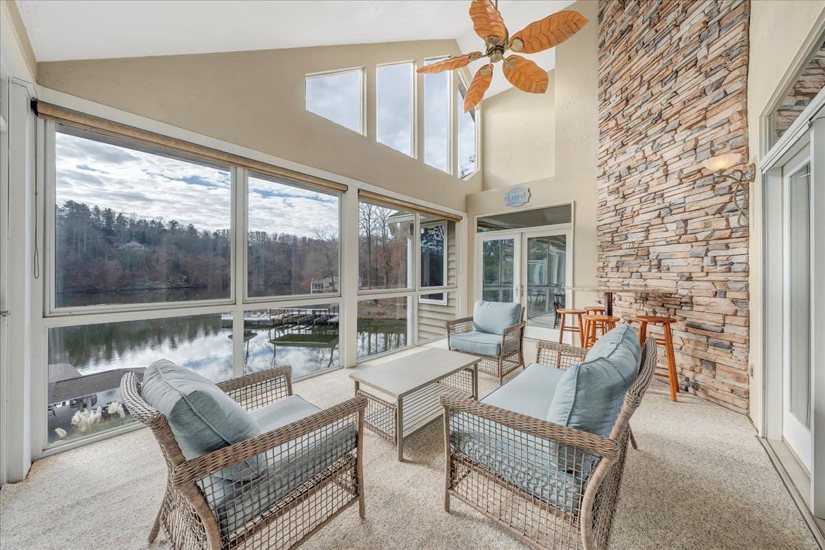 LAKE Great Escape on Smith Mountain Lake